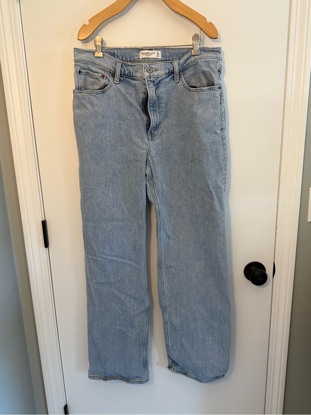 Abercrombie & Fitch Light Blue The 90s Relaxed Jean High Rise